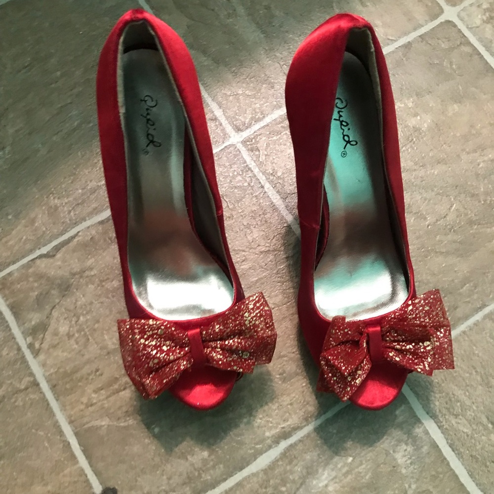 Cute heels with bow